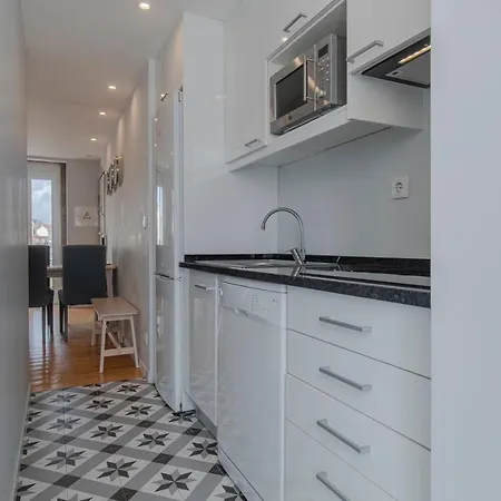 Graceful 2bdr Duplex By Lovelystay ליסבון