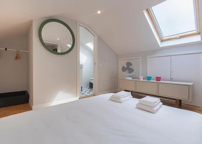 Graceful 2bdr Duplex By Lovelystay