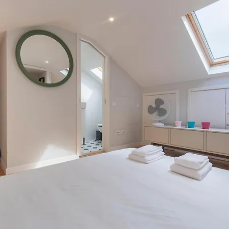 Graceful 2bdr Duplex By Lovelystay