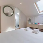 Graceful 2bdr Duplex By Lovelystay