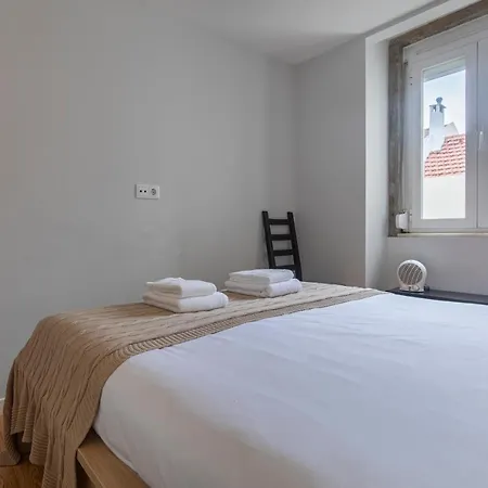 Graceful 2bdr Duplex By Lovelystay Apartament Lizbona